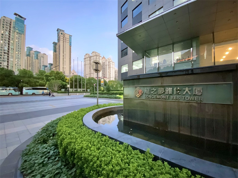龙之梦雅仕大厦门口