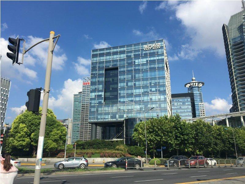 东方希望大厦出租122平办公室精装修带家具