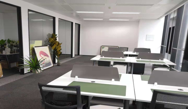 鲁能国际中心出租380平办公室精装修带家具