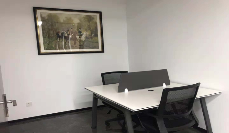 鲁能国际中心出租380平办公室精装修带家具